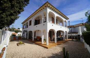 Casa con piscina y jardín en Els Masos